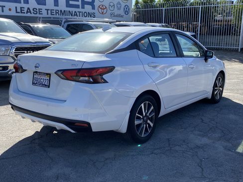 Used 2022 Nissan Versa SV image 8