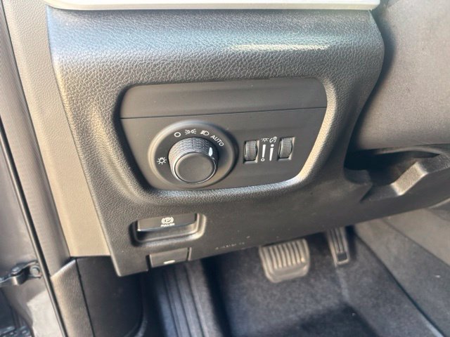 Used 2022 Jeep Grand Cherokee Altitude AWD/4WD image 19