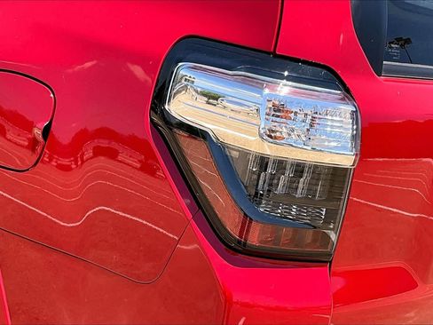 Used 2024 Toyota 4Runner Limited AWD/4WD image 32