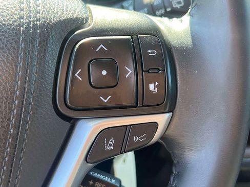 Used 2018 Toyota Highlander Plus AWD/4WD image 24