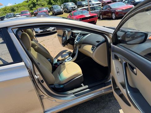Used 2012 Hyundai Elantra Limited w/ Technology Pkg 5 FWD image 16