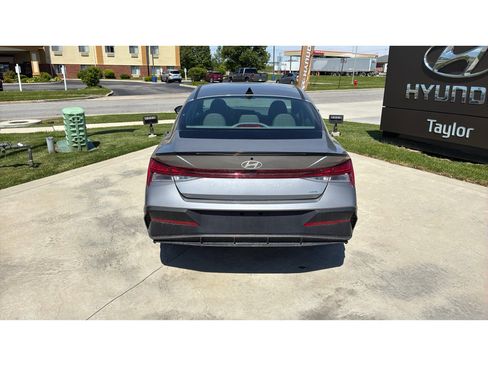 Used 2025 Hyundai Elantra SEL FWD image 4