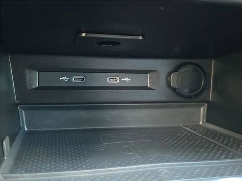 Used 2024 Volkswagen Tiguan SE w/ Panoramic Sunroof Package image 20