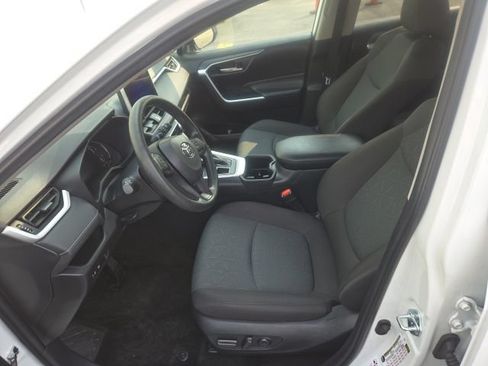 Used 2025 Toyota RAV4 XLE AWD/4WD image 3