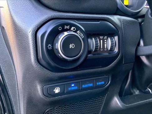 Used 2022 Jeep Wrangler Unlimited Sahara w/ Cold Weather Group AWD/4WD image 67