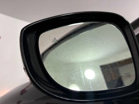 Used 2019 Chrysler Pacifica Touring-L FWD image 18