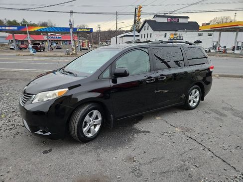 Used 2013 Toyota Sienna LE image 37