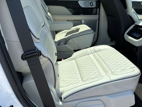 Used 2024 Lincoln Navigator Black Label image 11