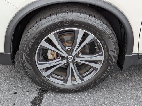 Used 2018 Nissan Rogue SL image 9