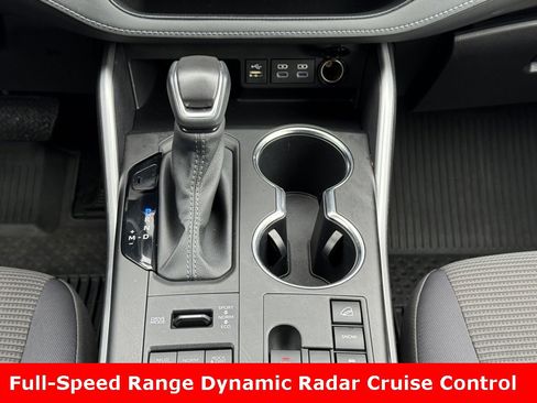 Used 2023 Toyota Highlander LE image 5