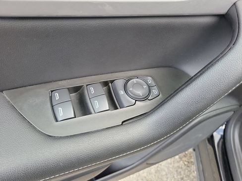 Used 2025 Chevrolet Blazer LT FWD image 21