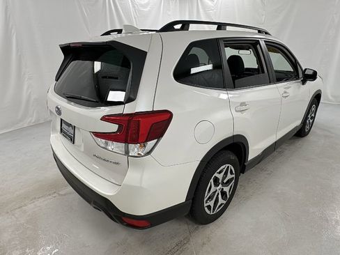 Used 2022 Subaru Forester Premium image 3