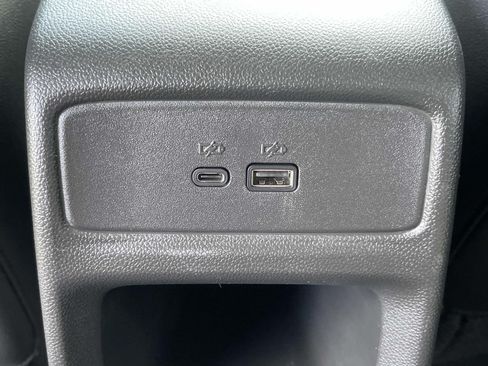 Used 2025 Chevrolet Trax LT FWD image 5