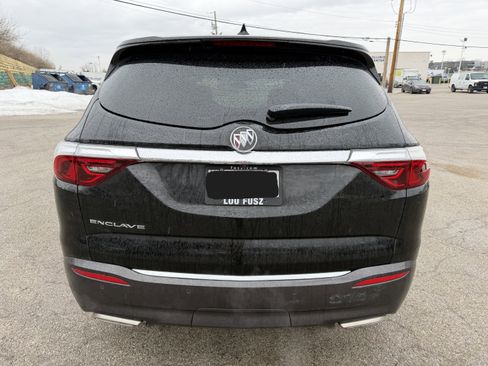 Used 2023 Buick Enclave Essence image 6