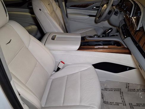 Certified 2023 Cadillac Escalade ESV Sport Platinum w/ Heavy-Duty Trailer Package image 23