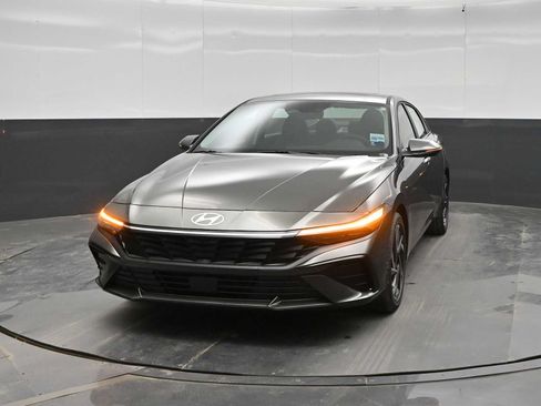 New 2026 Hyundai Elantra Limited FWD image 3