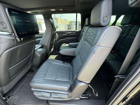 Used 2024 Cadillac Escalade ESV Premium Luxury Platinum image 11