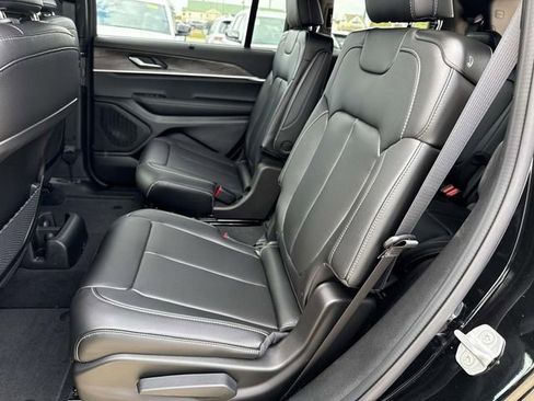 New 2025 Jeep Grand Cherokee L Limited w/ Luxury Tech Group II RWD image 8