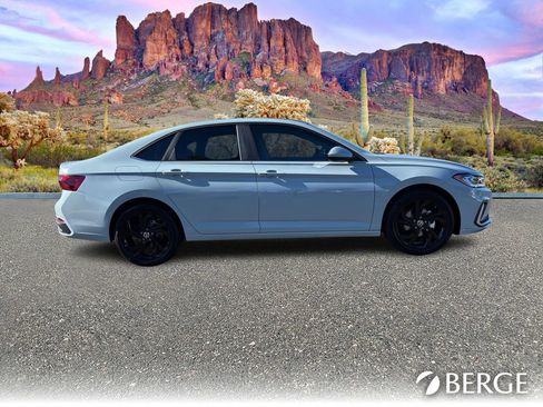 New 2026 Volkswagen Jetta SE FWD image 8