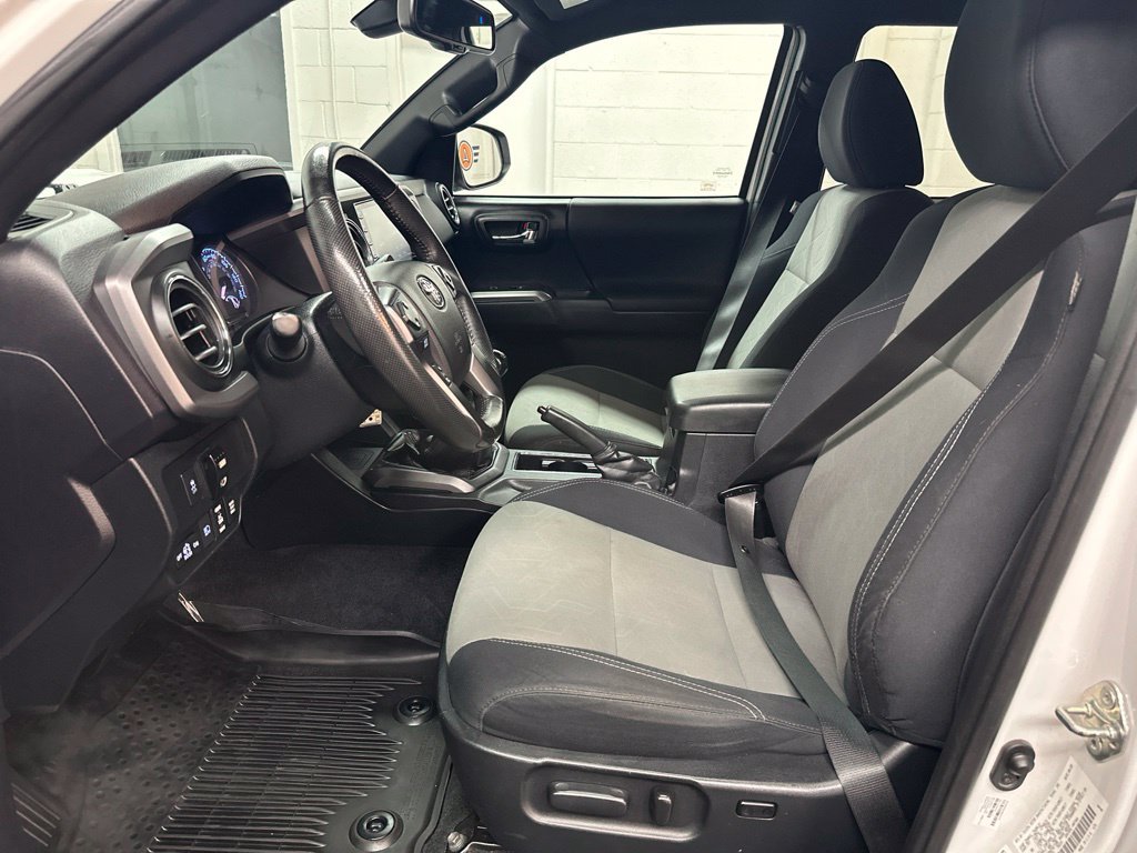 Used 2020 Toyota Tacoma TRD Sport AWD/4WD image 19