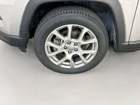 Used 2022 Jeep Compass Latitude image 11