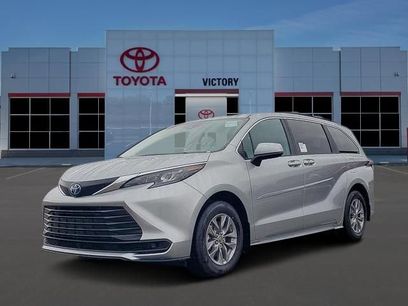 New 2025 Toyota Sienna LE