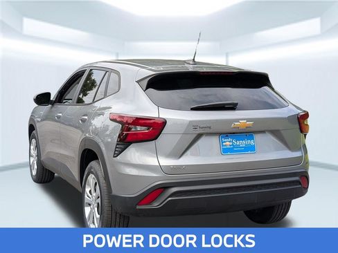 Used 2024 Chevrolet Trax LS w/ Driver Confidence Package FWD image 3