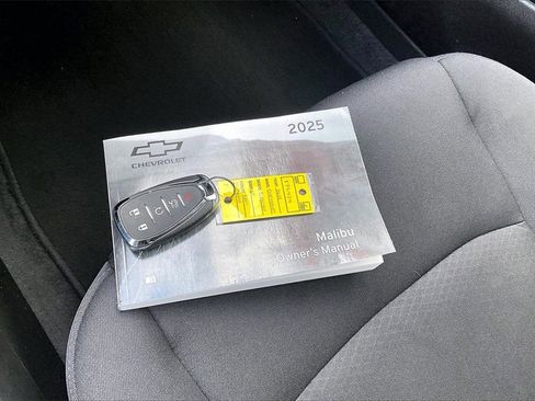 Used 2025 Chevrolet Malibu LT image 11
