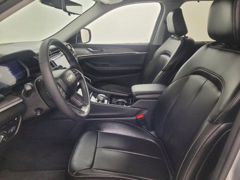 Used 2023 Jeep Grand Cherokee 4WD 4xe w/ Luxury Tech Group II image 17