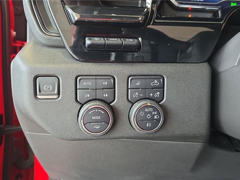Used 2022 Chevrolet Silverado 1500 ZR2 w/ Technology Package AWD/4WD image 28
