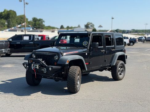 Used 2015 Jeep Wrangler Unlimited Rubicon AWD/4WD image 3