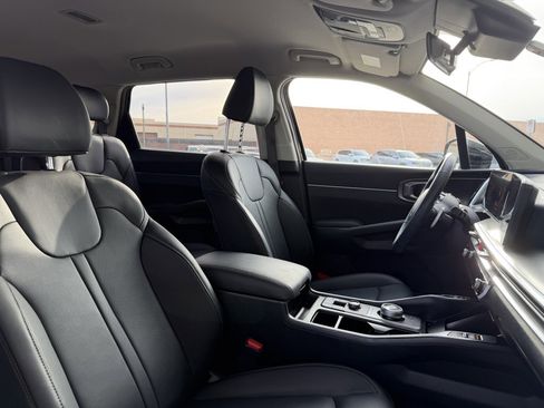 Used 2025 Kia Sorento EX image 40