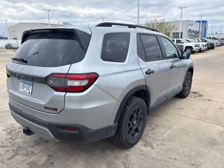 Used 2025 Honda Pilot TrailSport video 3