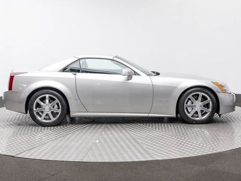 Used 2007 Cadillac XLR RWD image 10