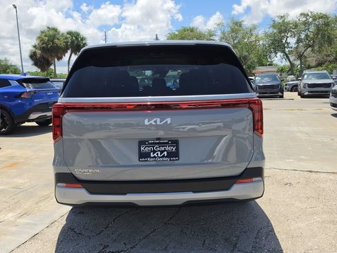 New 2027 Kia Carnival FWD image 7