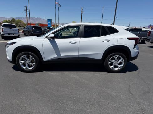 Used 2024 Chevrolet Trax LS w/ LS Convenience Package FWD image 6