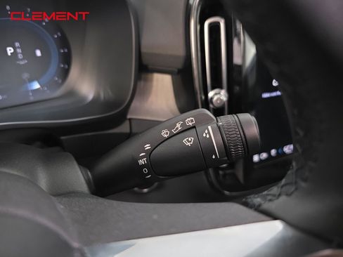 Used 2023 Volvo XC40 B5 Ultimate image 15