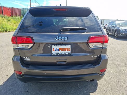 Used 2020 Jeep Grand Cherokee Laredo AWD/4WD image 5