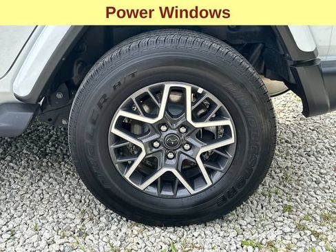 Used 2026 Jeep Wrangler Unlimited Sahara AWD/4WD image 9