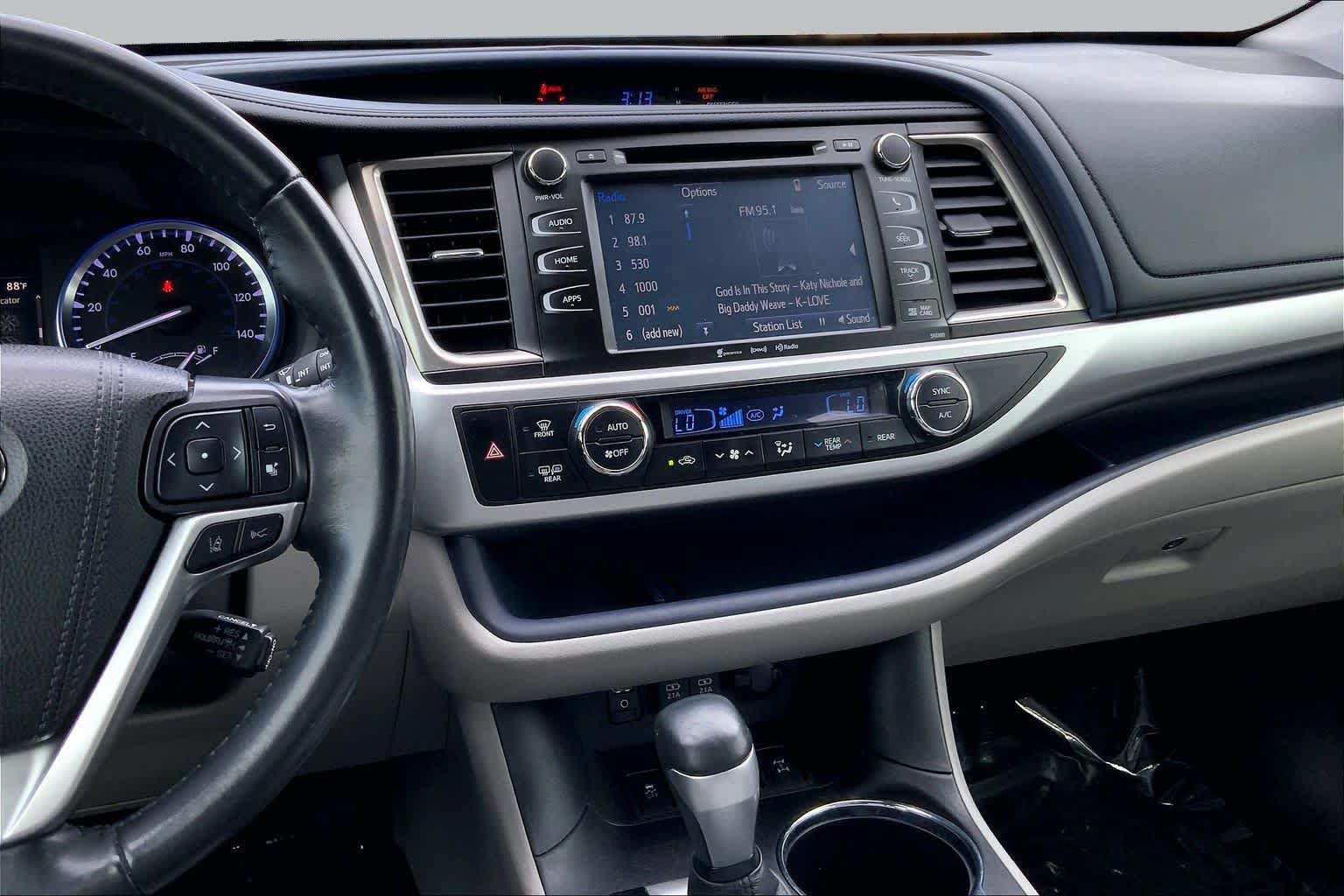 Used 2019 Toyota Highlander XLE AWD/4WD image 7