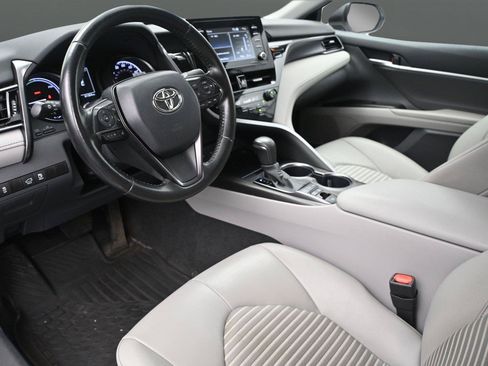 Used 2023 Toyota Camry SE FWD image 2