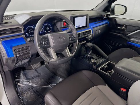 Certified 2025 Toyota Tacoma TRD Off-Road AWD/4WD image 10
