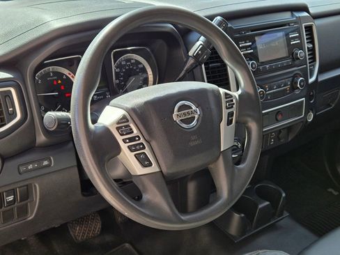 Used 2017 Nissan Titan S AWD/4WD image 9