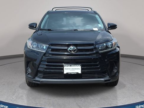 Used 2019 Toyota Highlander SE AWD/4WD image 3