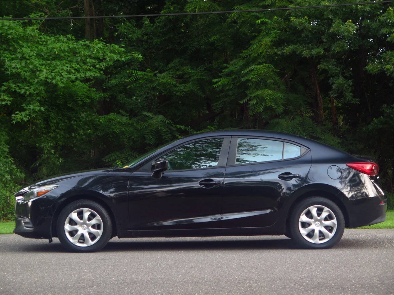 Used 2017 MAZDA MAZDA3 Sport FWD image 2
