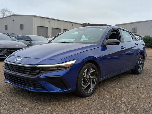 Certified 2025 Hyundai Elantra Sport image 5