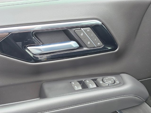 Used 2025 Chevrolet Suburban Z71 AWD/4WD image 24