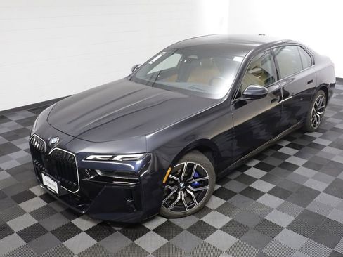 Certified 2025 BMW 740i xDrive w/ Premium Package AWD/4WD image 2