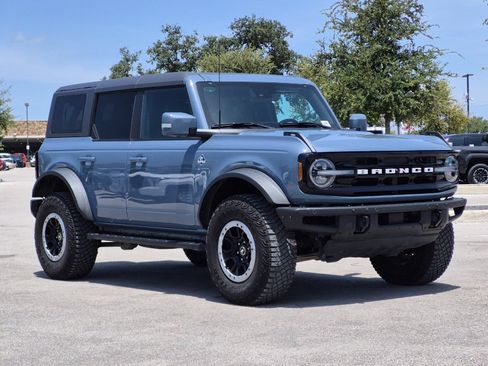 Used 2023 Ford Bronco Outer Banks w/ Sasquatch Package AWD/4WD image 7