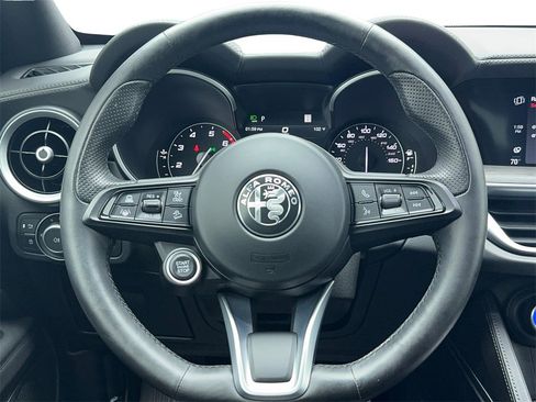 Used 2023 Alfa Romeo Stelvio Ti image 18